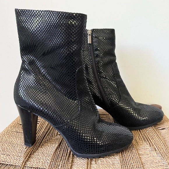 Aquatalia Shoes Women’s 8.5 Black Suede Ankle Boot Black - Picture 5 of 9